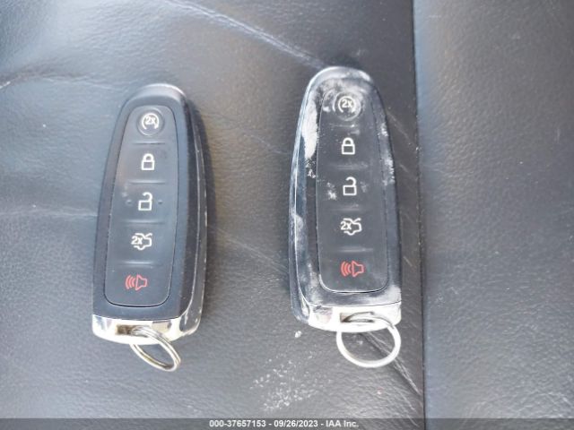 1FMCU0JX3GUC20082 Ford Escape Titanium