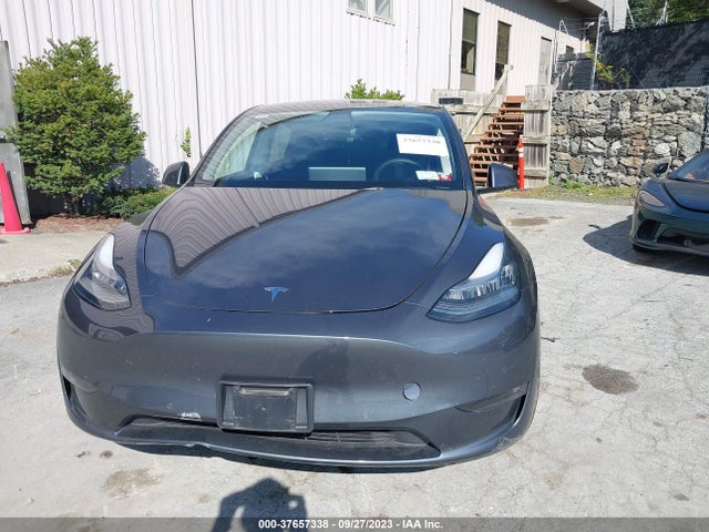 5YJYGDED3MF106127 Tesla Model Y Standard Range