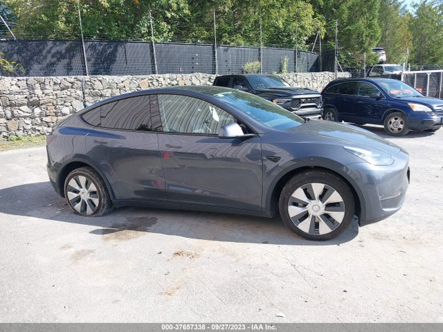 5YJYGDED3MF106127 Tesla Model Y Standard Range