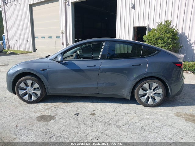 5YJYGDED3MF106127 Tesla Model Y Standard Range