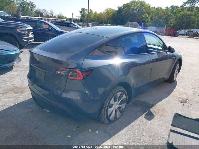 5YJYGDED3MF106127 Tesla Model Y Standard Range