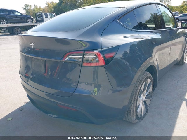 5YJYGDED3MF106127 Tesla Model Y Standard Range