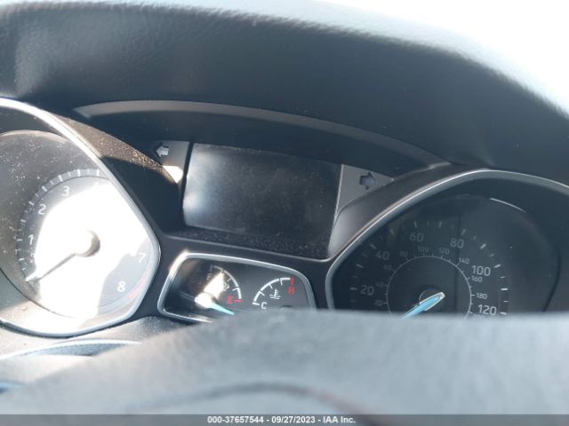1FADP3F23JL275259 Ford FOCUS SE