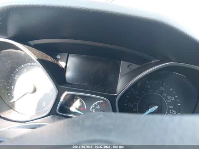 1FADP3F23JL275259 Ford FOCUS SE