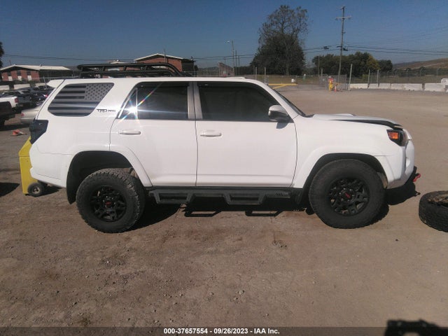 Toyota 4RUNNER SR5 2019 JTEBU5JR7K5691939 Image 14