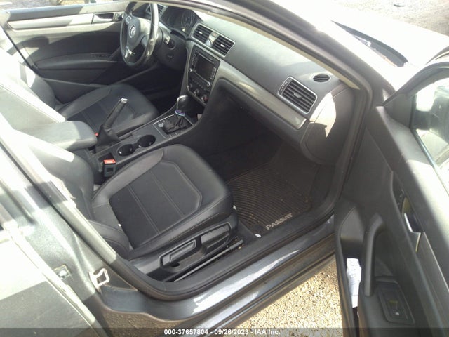 1VWAT7A31FC104143 Volkswagen Passat 1.8t Limited Edition