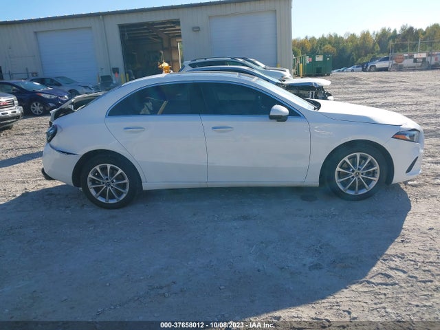 W1K3G4EBXLW045657 Mercedes-Benz A-class A 220