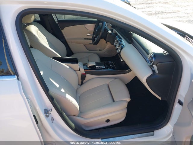 W1K3G4EBXLW045657 Mercedes-Benz A-class A 220
