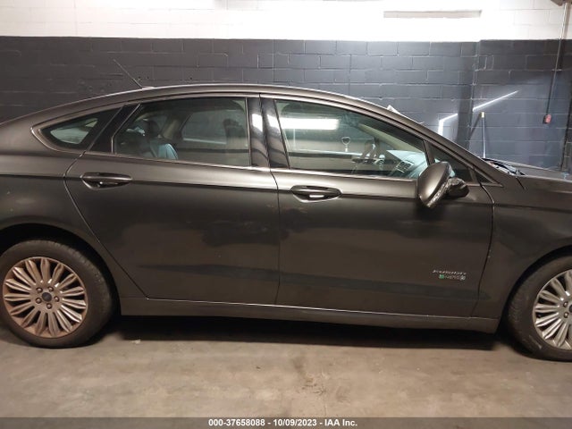 Auction sale of the 2016 Ford Fusion Energi Se Luxury, vin: 3FA6P0PU9GR373472, lot number: 37658088