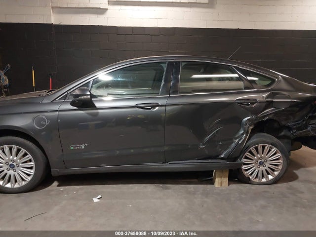 Auction sale of the 2016 Ford Fusion Energi Se Luxury, vin: 3FA6P0PU9GR373472, lot number: 37658088
