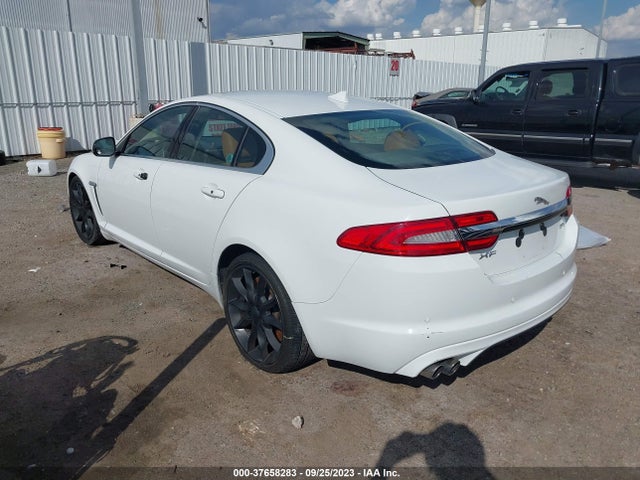 2013 JAGUAR XF SAJWA0HE8DMS72383 Photo 2
