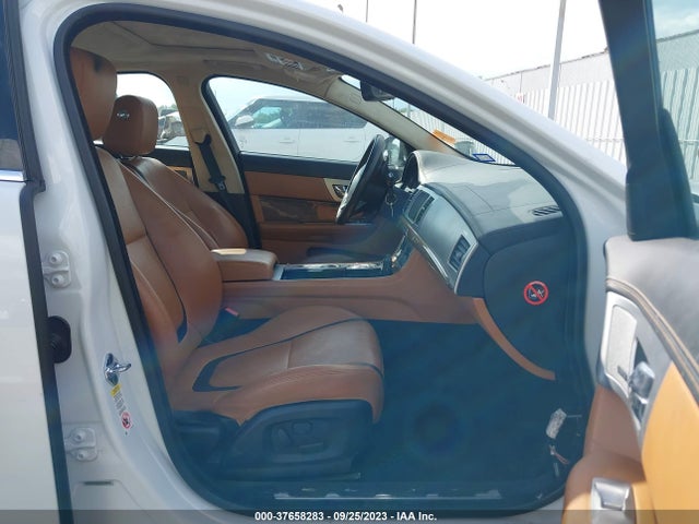 2013 JAGUAR XF SAJWA0HE8DMS72383 Photo 4