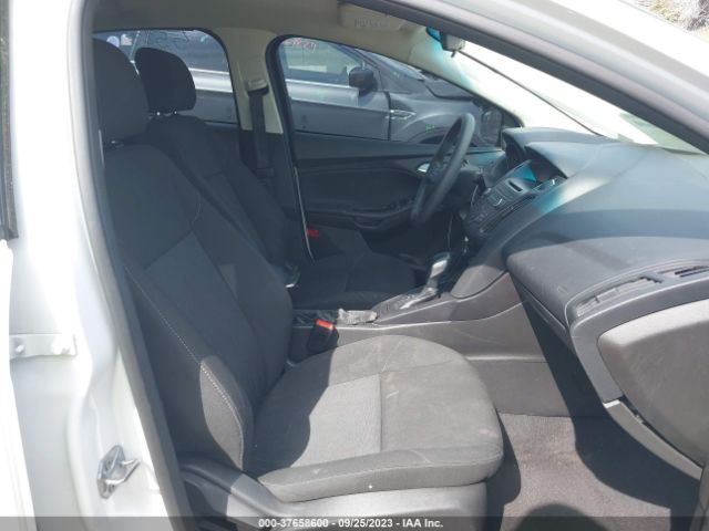 1FADP3F28HL232532 Ford FOCUS SE