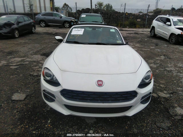 JC1NFAEKXH0106761 Fiat 124 Spider Lusso