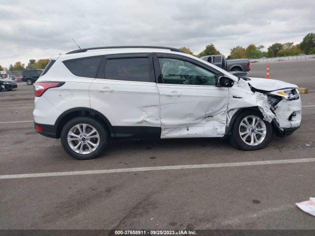 1FMCU9GDXJUB82312 Ford ESCAPE SE