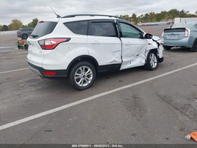 1FMCU9GDXJUB82312 Ford ESCAPE SE