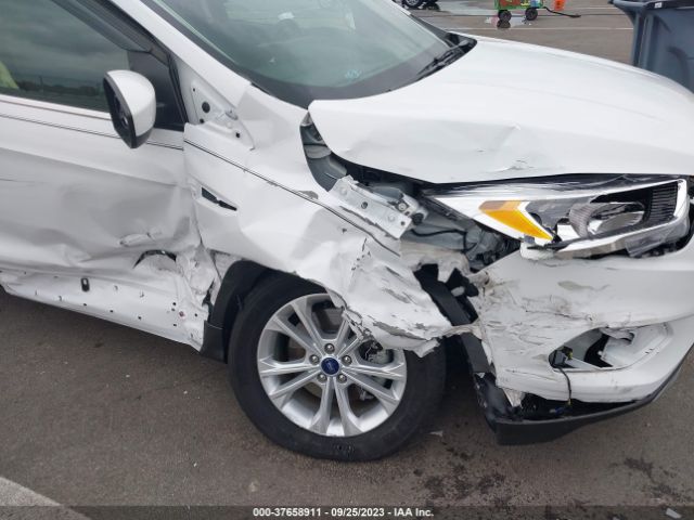 1FMCU9GDXJUB82312 Ford ESCAPE SE