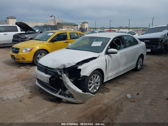 3VWD07AJ9EM384198 Volkswagen Jetta Sedan Se W/connectivity
