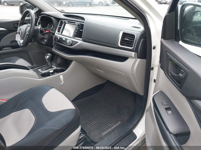Toyota Highlander Le 2016 5TDZKRFH7GS155395 Image 11