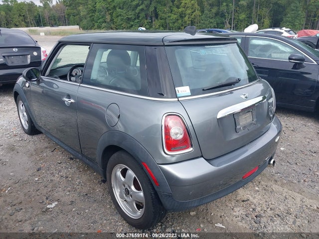 2010 MINI COOPER HARDTOP WMWMF3C57ATU78423 Photo 2