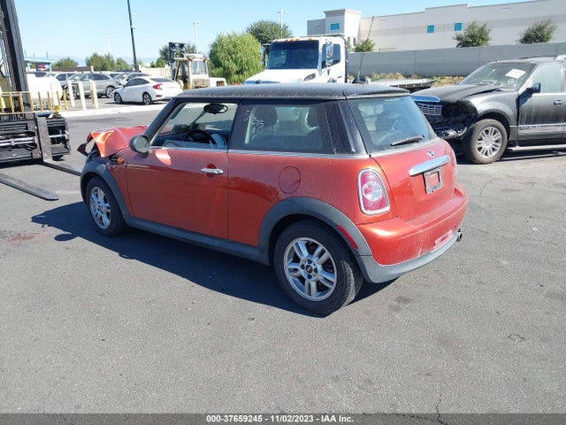 2012 MINI COOPER HARDTOP WMWSU3C54CT184915 Photo 2