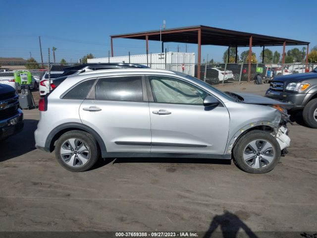 KNDCB3LCXJ5209961 KIA NIRO LX