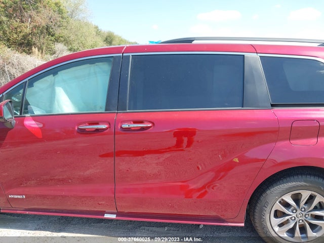 Toyota SIENNA XLE 2021 5TDJRKEC3MS011909 Image 13