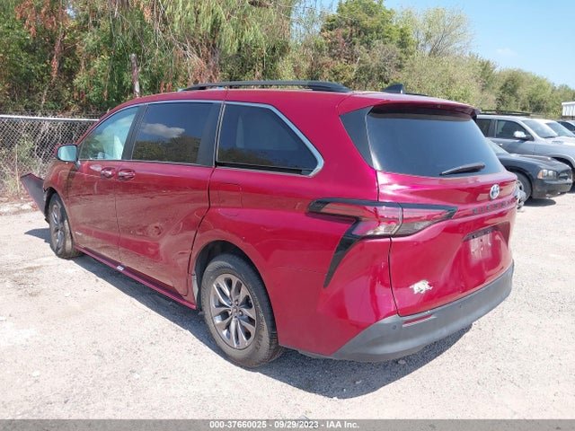 Toyota SIENNA XLE 2021 5TDJRKEC3MS011909 Image 3