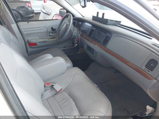 2002 FORD CROWN VICTORIA LX VIN: 2FAFP74W02X102552