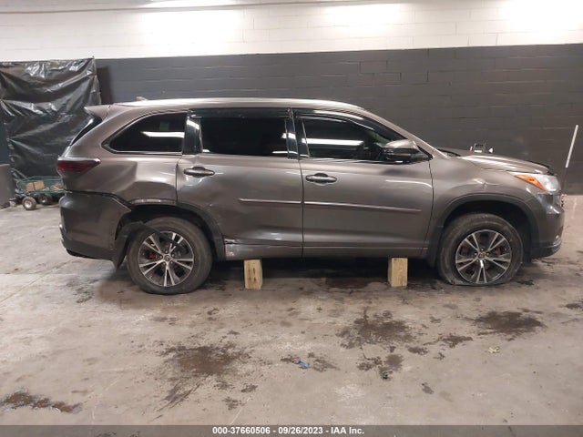 Toyota Highlander Xle V6 2016 5TDJKRFH3GS272016 Image 13