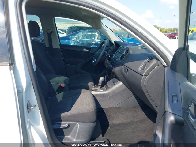 WVGAV3AX6EW558986 Volkswagen TIGUAN S