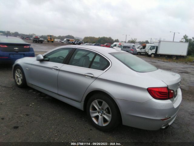 2011 BMW 528I WBAFR1C52BC672055 Photo 2