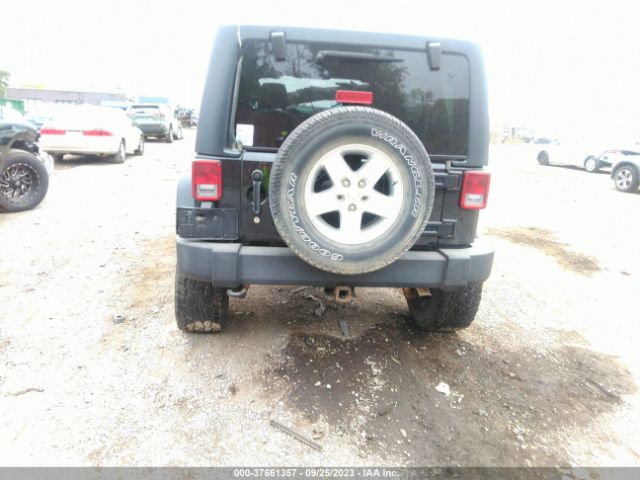 1C4BJWDG1EL176335 Jeep Wrangler Unlimited Sport