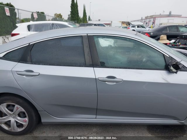 2HGFC2F56JH557266 Honda Civic Sedan Lx