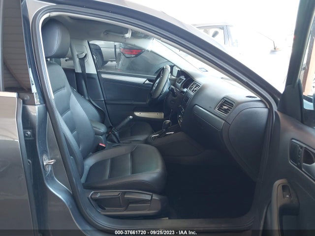 3VWDB7AJXHM412007 Volkswagen Jetta 1.4t Se