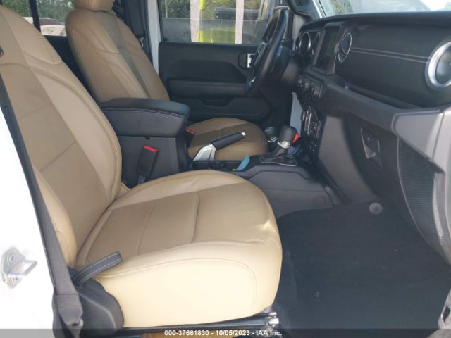 1C4HJXEG1JW204609 Jeep Wrangler Unlimited Sahara