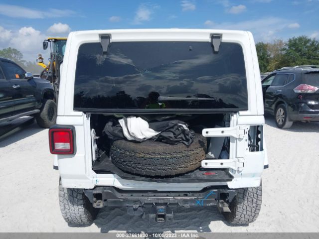 1C4HJXEG1JW204609 Jeep Wrangler Unlimited Sahara