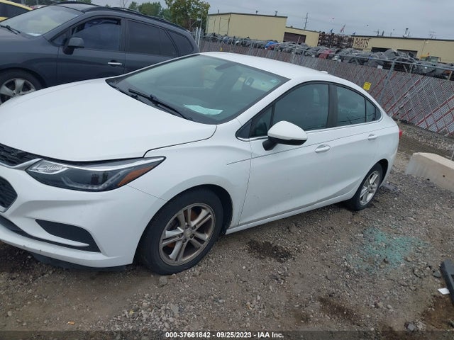 Chevrolet Cruze Lt Auto 2018 1G1BE5SM8J7113221 Image 2