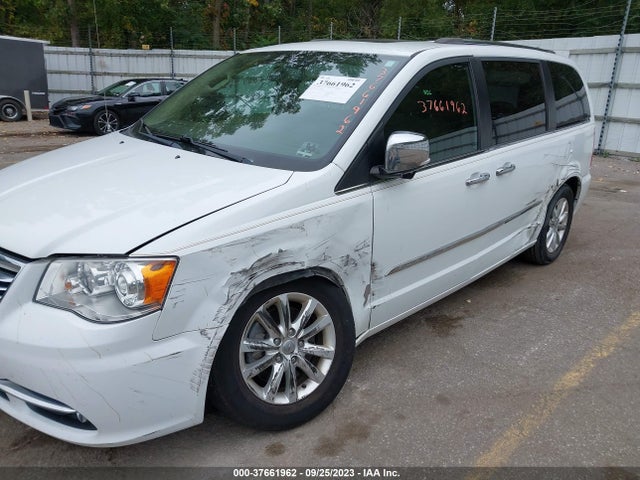 2C4RC1GGXFR708519 Chrysler Town & Country Limited Platinum