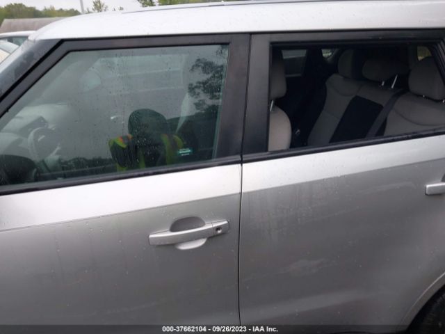 KNDJN2A28K7641733 KIA Soul Base