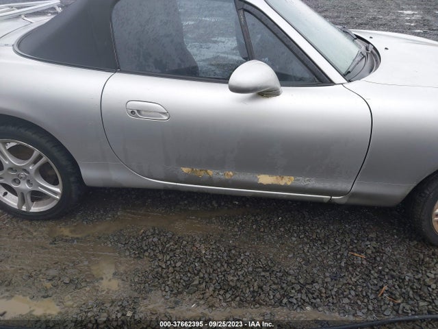 2005 MAZDA MX-5 MIATA CLOTH VIN: JM1NB353650413116