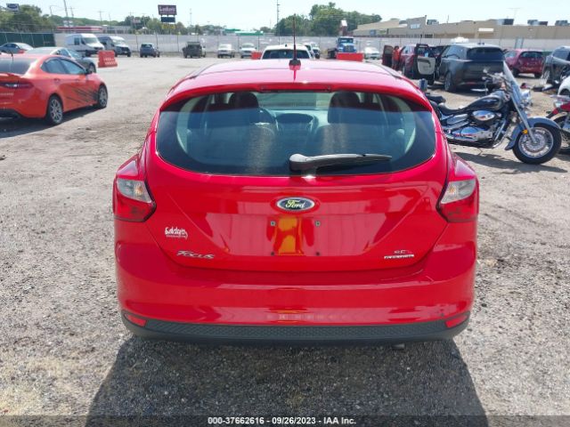 1FADP3K2XEL175641 Ford FOCUS SE