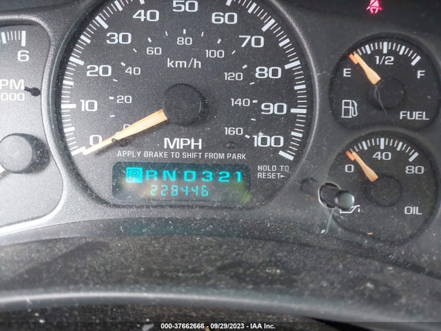 2002 CHEVROLET SILVERADO 1500 LS VIN: 2GCEC19T821249492