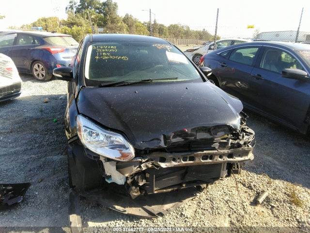 1FADP3F26EL374566 Ford FOCUS SE