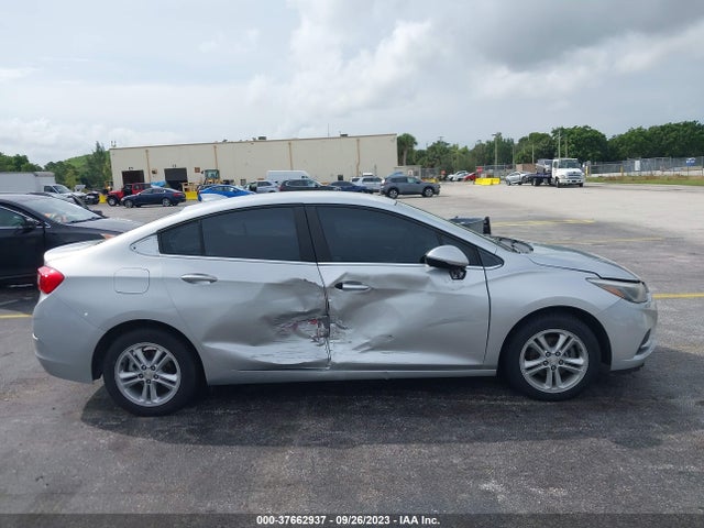 Chevrolet CRUZE LT 2018 1G1BE5SM4J7178891 Image 13
