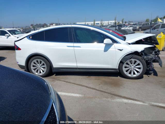 5YJXCBE22JF116931 Tesla Model X 75d/100d/p100d