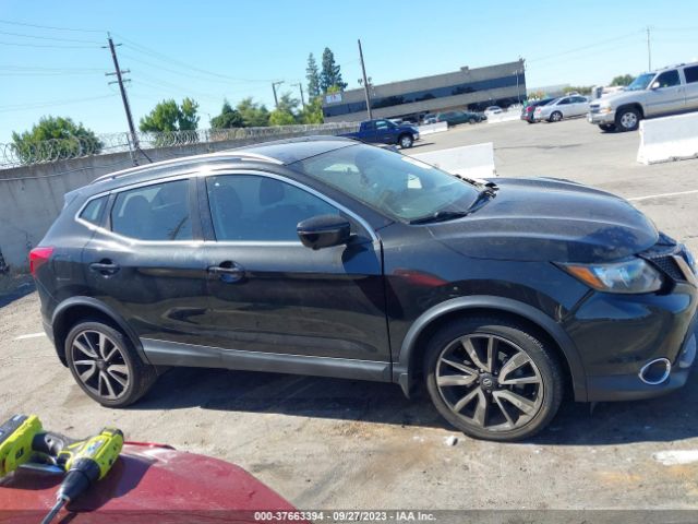 JN1BJ1CRXHW141465 Nissan Rogue Sport Sl