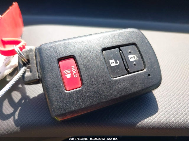 Toyota Prius C One/three/two/four 2014 JTDKDTB36E1083215 Image 3