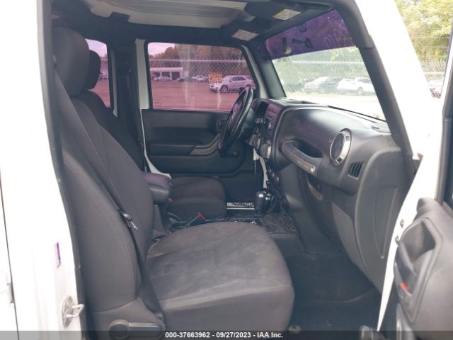 1C4BJWDG4HL532653 Jeep Wrangler Unlimited Sport