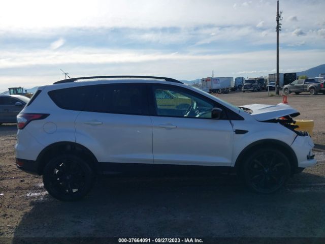 1FMCU9G91HUC67447 Ford ESCAPE SE